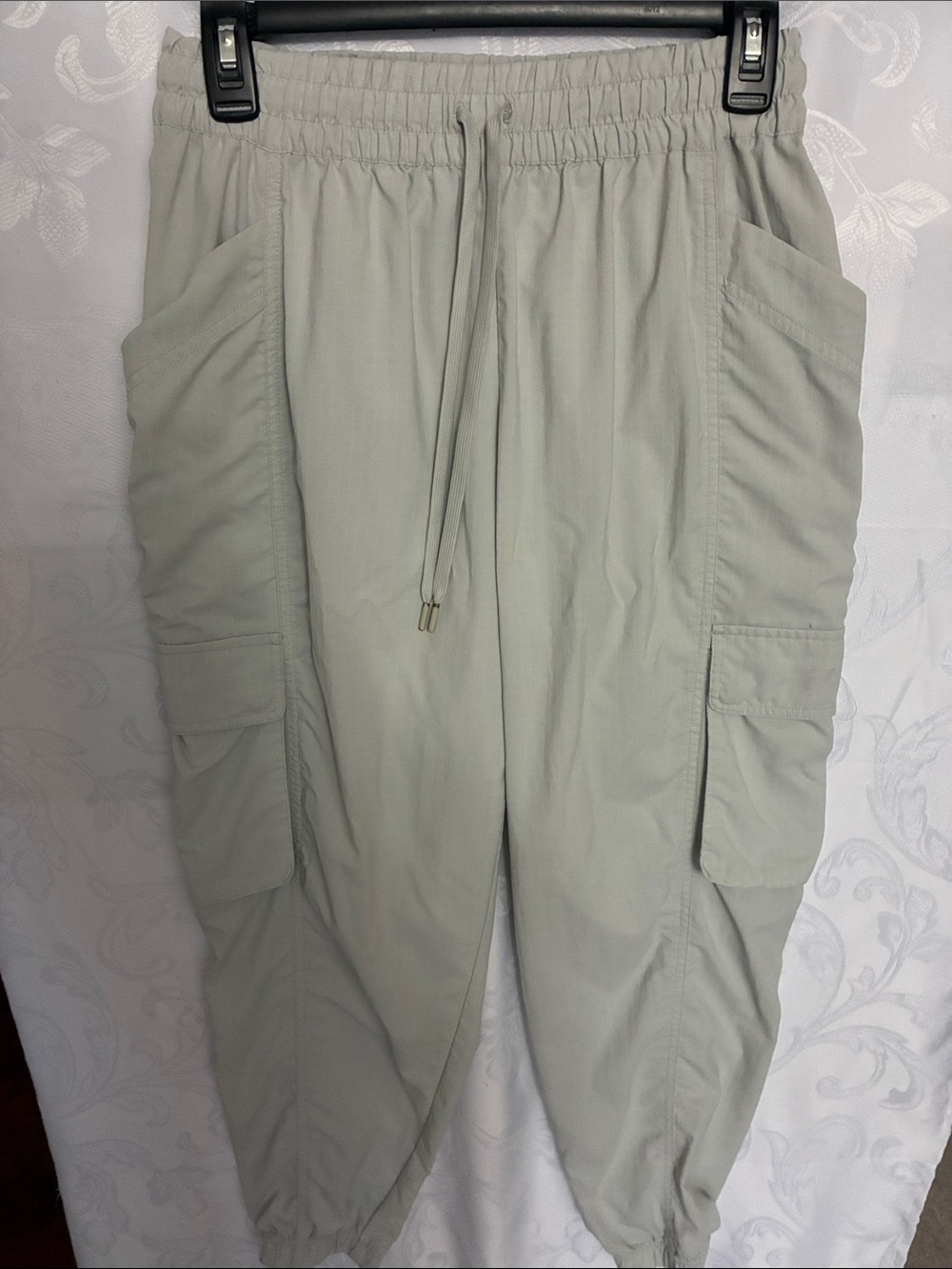 Fabletics Light Gray Women’s Cargo Jogger Pants
